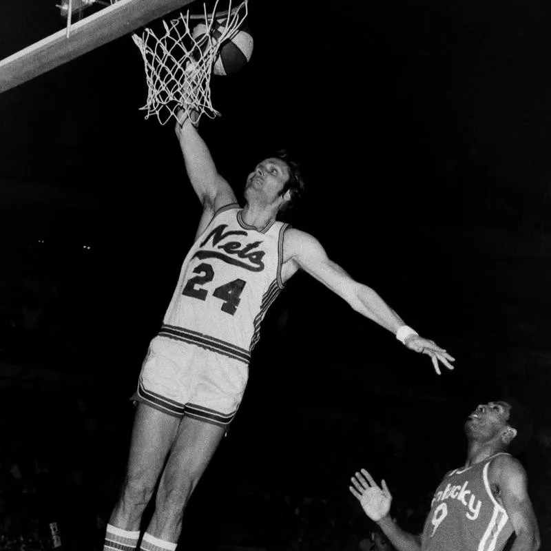 New York Nets superstar Rick Barry sinks one