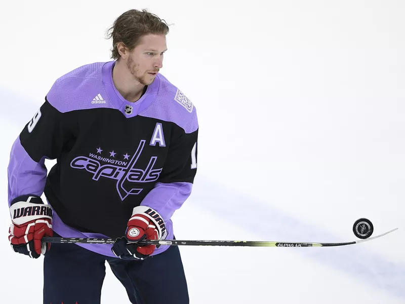 Washington Capitals center Nicklas Backstrom warms up