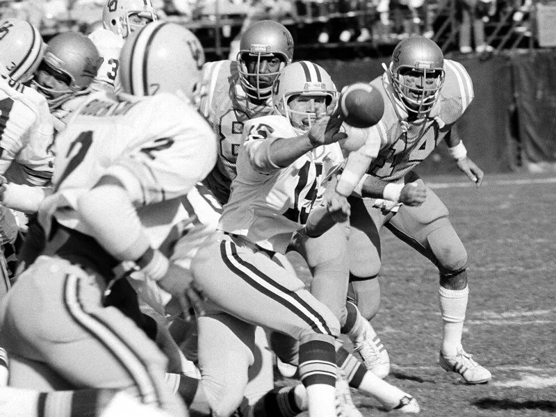 UCLA LB Jerry Robinson