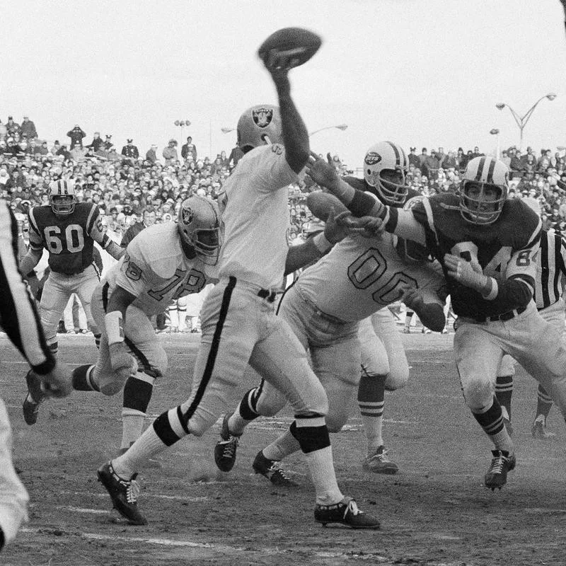 Art Shell blocking against the New York Jets