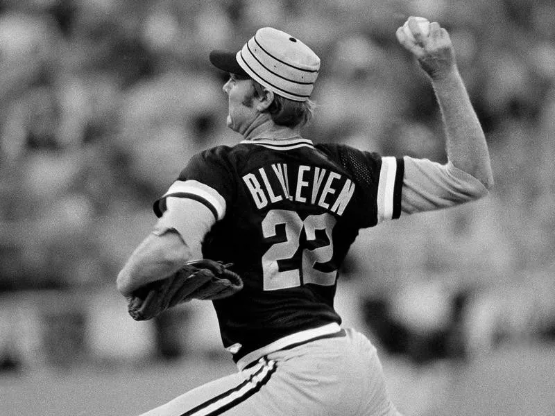 Bert Blyleven in action