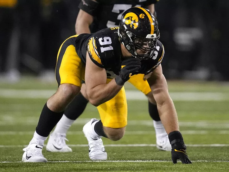 Iowa defensive lineman Lukas Van Ness