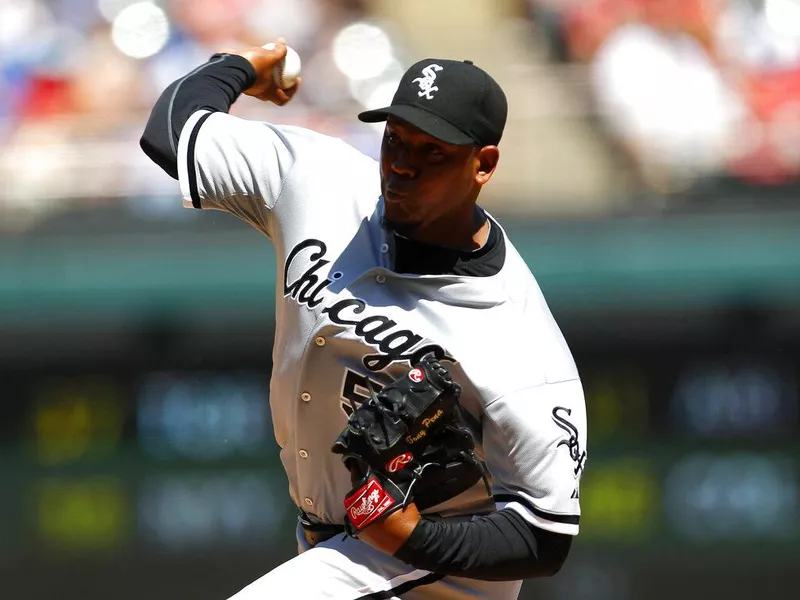 Tony Pena pitching for Chicago White Sox