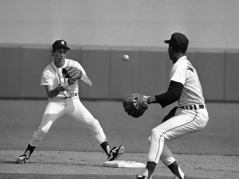 Lou Whitaker flips the ball to Alan Trammell