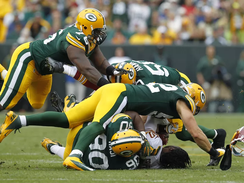 Clay Matthews III sacks Robert Griffin III