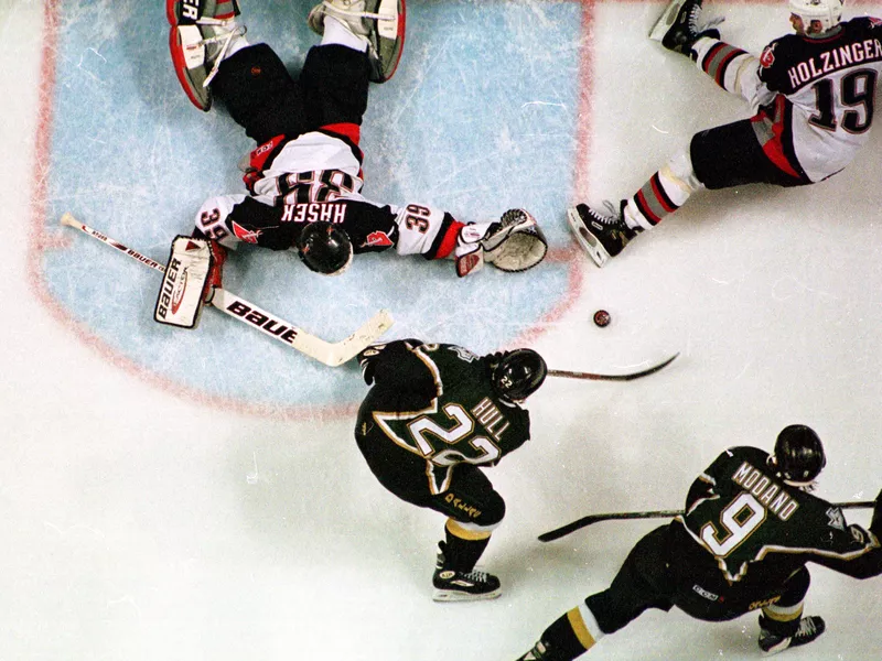 Brett Hull shoots Stanley Cup winning goal