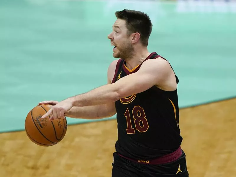 Cleveland Cavaliers guard Matthew Dellavedova plays against Charlotte Hornets