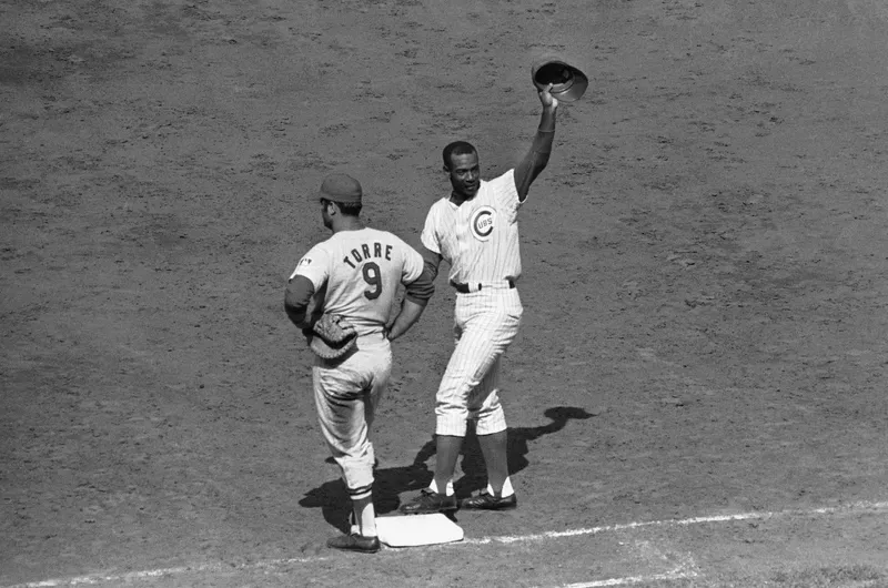 Ernie Banks gestures to crowd