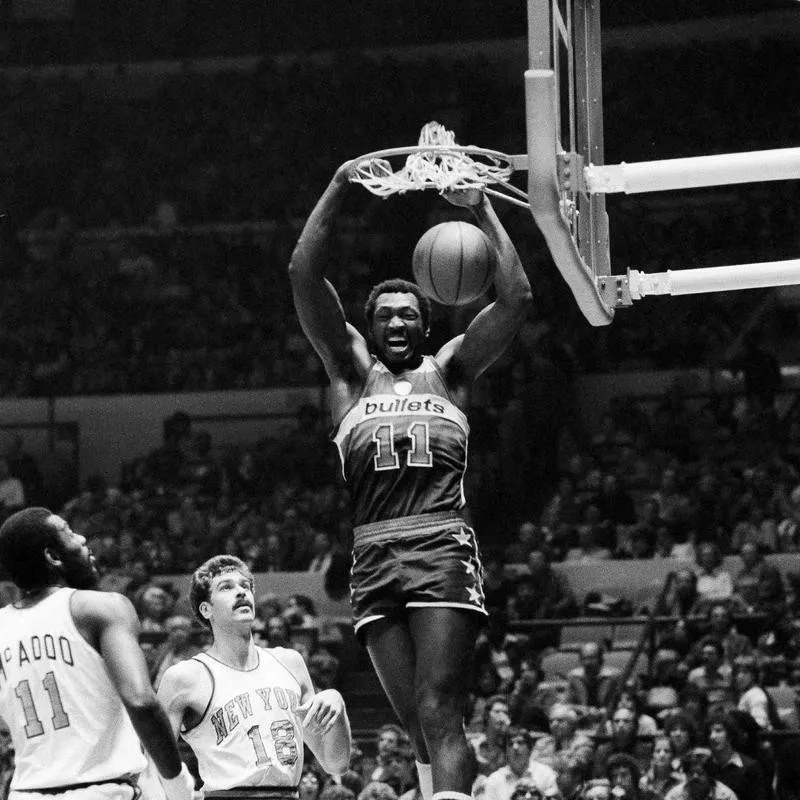 Elvin Hayes dunks ball