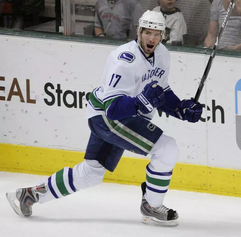 Ryan Kesler celebrates his goal