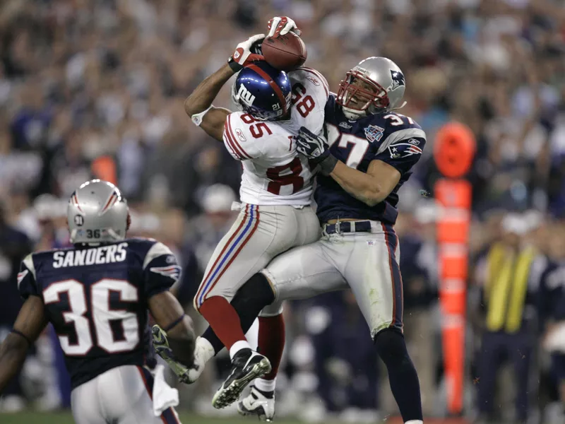 New York Giants receiver David Tyree catches pass