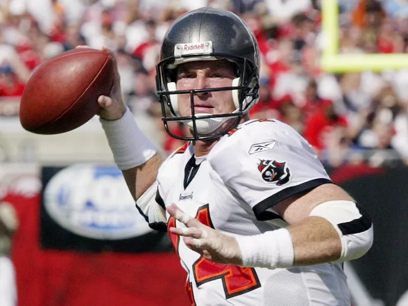 Tampa Bay Buccaneers quarterback Brad Johnson throws first half touchdown pass