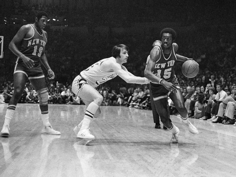 Earl Monroe dribbles around Gail Goodrich