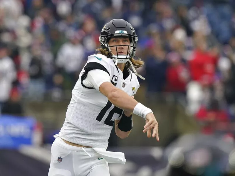 Jacksonville Jaguars quarterback Trevor Lawrence throwing