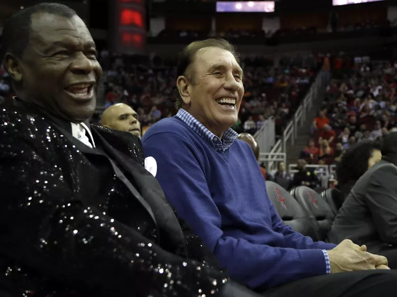 Former Houston Rockets teammates Rudy Tomjanovich laugh