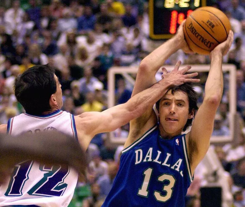 Steve Nash with ball