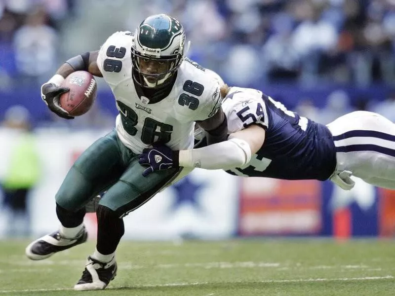 Philadelphia Eagles Brian Westbrook break the flying tackle