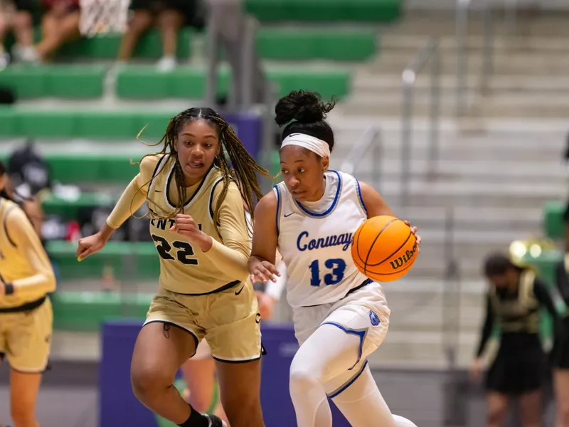 Conway High Guard Chloe Clardy