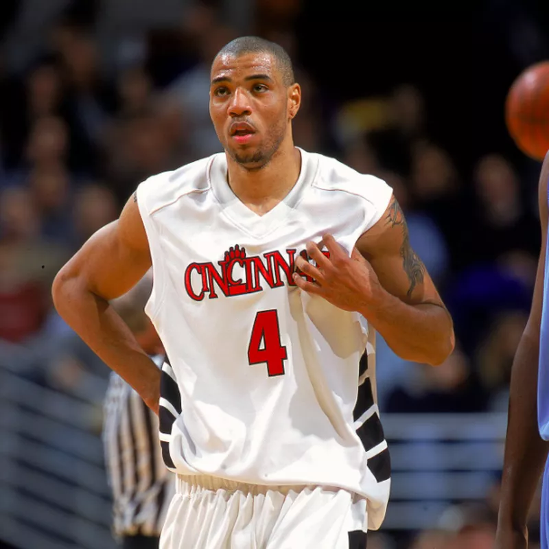 Kenyon Martin on the court with Cincinnati