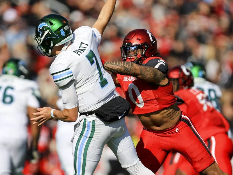 Cincinnati linebacker Ivan Pace Jr.