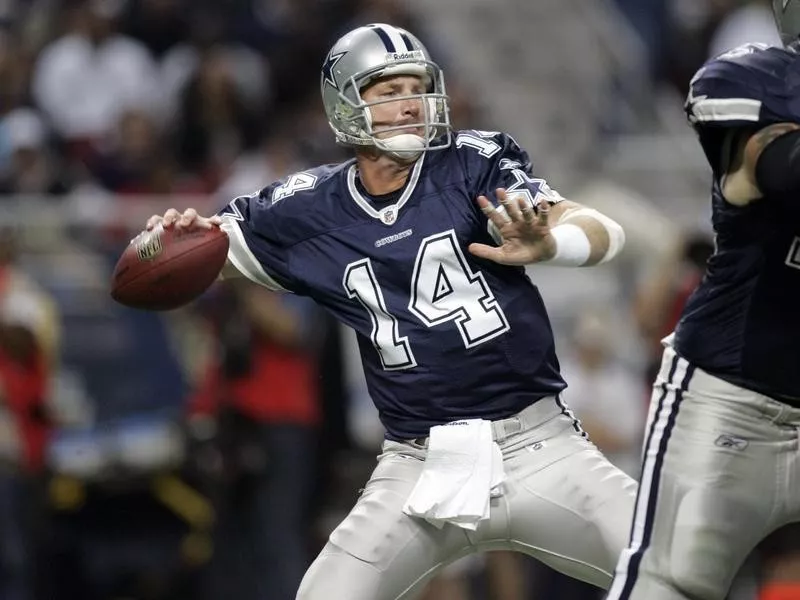 Brad Johnson playing quarterback for Dallas Cowboys in 2008