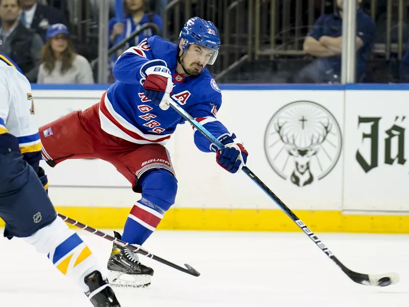 Chris Kreider shoot on goal