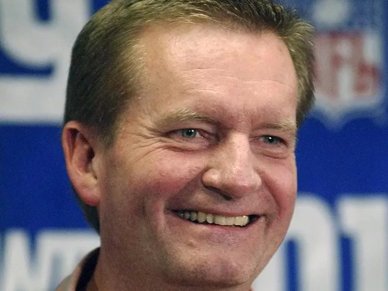 New York Giants coach Jim Fassel smiles