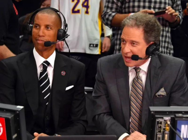 Kevin Harlan and Reggie Miller mid broadcast