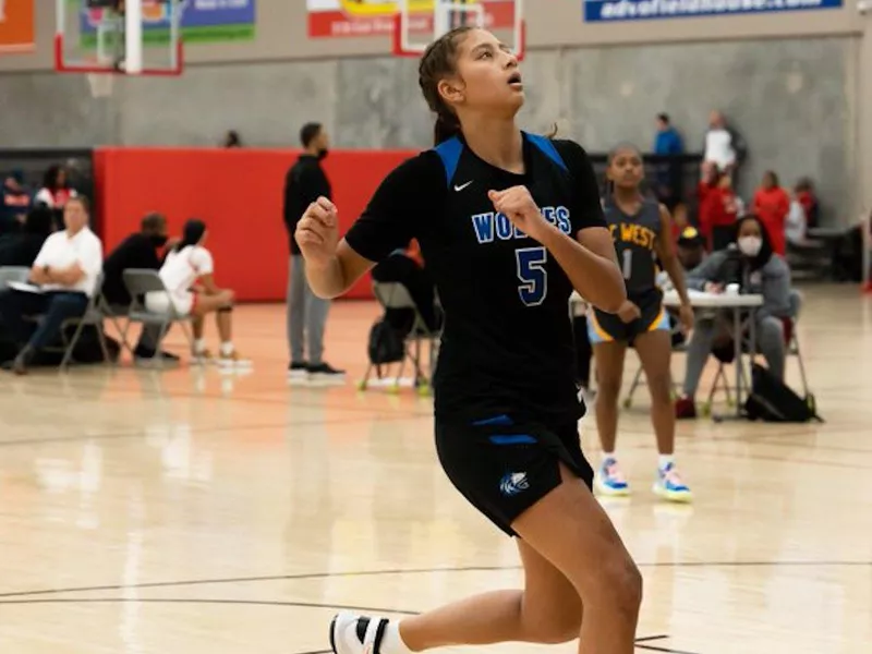 Grandview High Forward Sienna Betts