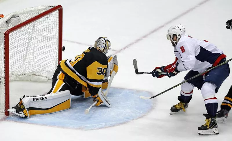 Washington Capitals forward Alex Ovechkin scores goal