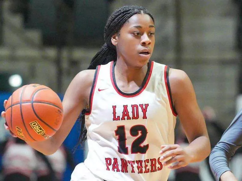 Parkway High Guard Mikaylah Williams