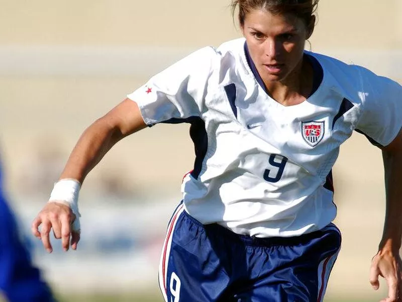 Mia Hamm in 2004