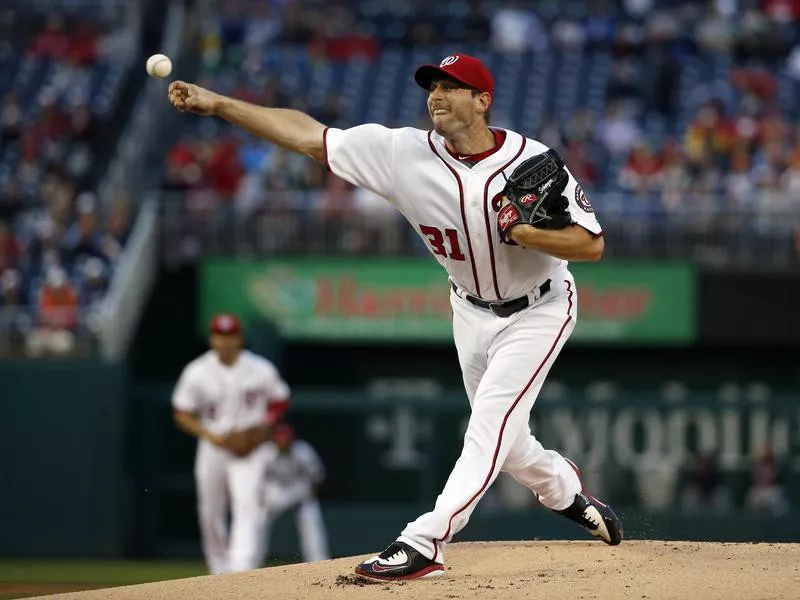 Max Scherzer throwing