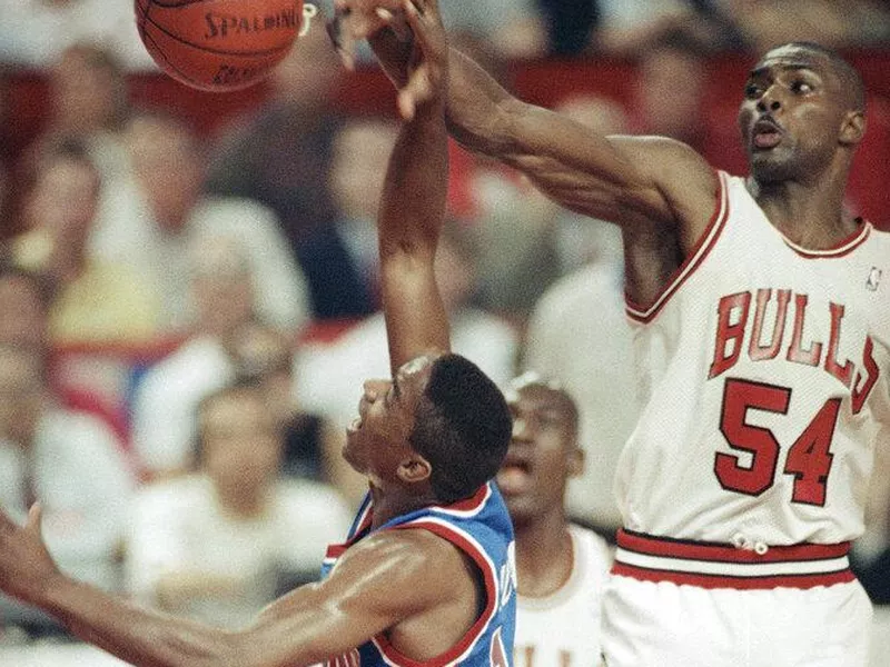 Horace Grant blocks a shot