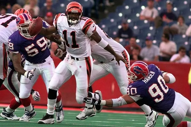 Akili Smith with the Cincinnati Bengals in 2000