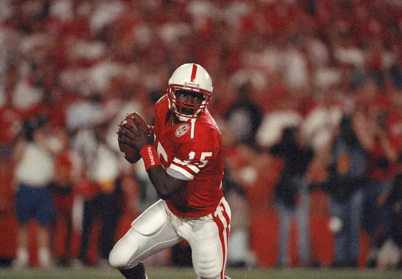 Tommie Frazier looks down field