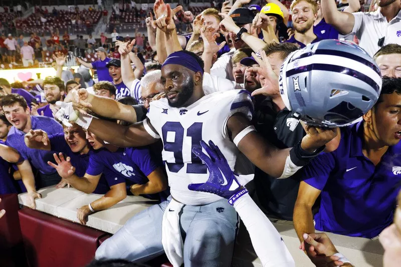 Kansas State defensive end Felix Anudike-Uzomah