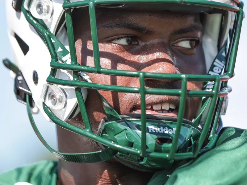 Miami Central defensive end Rueben Bain