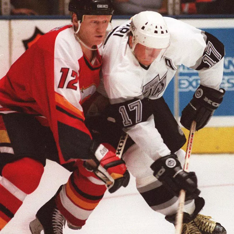 Jari Kurri in action against Paul Kruse