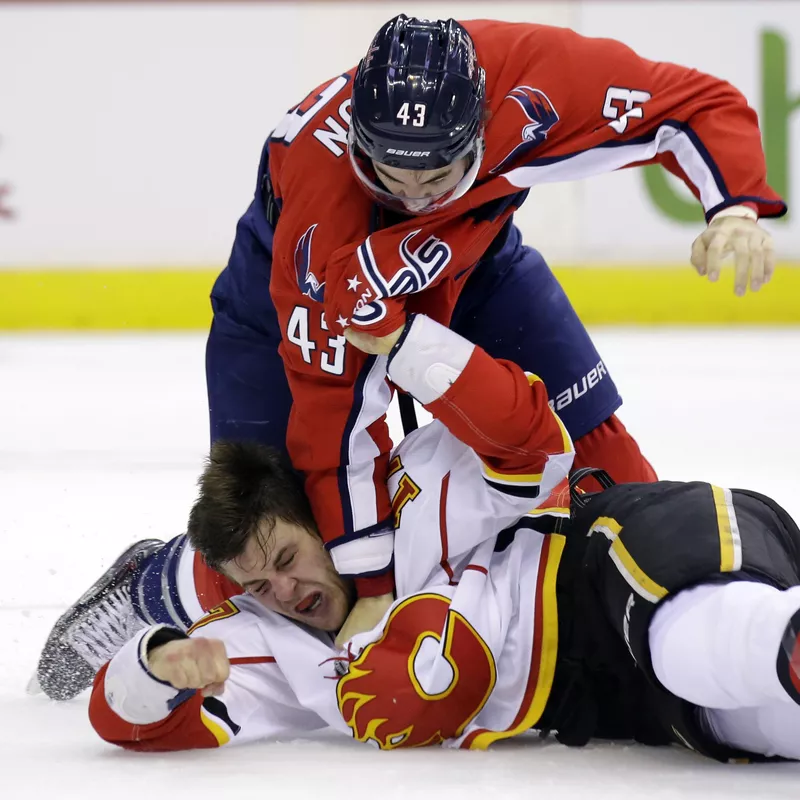 Tom Wilson fights with Calgary Flames Lance Bouma