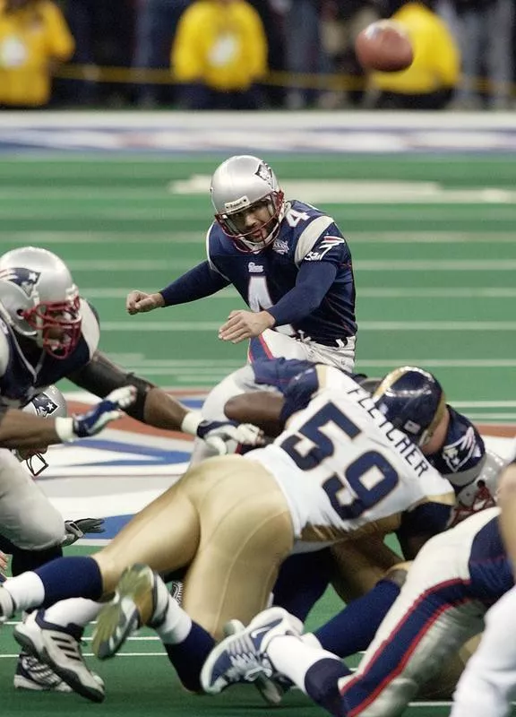 Adam Vinatieri kicks game-winning field goal in Super Bowl XXXVI