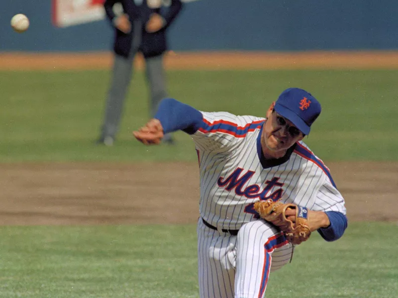 Tom Seaver throws against Philadelphia Phillies