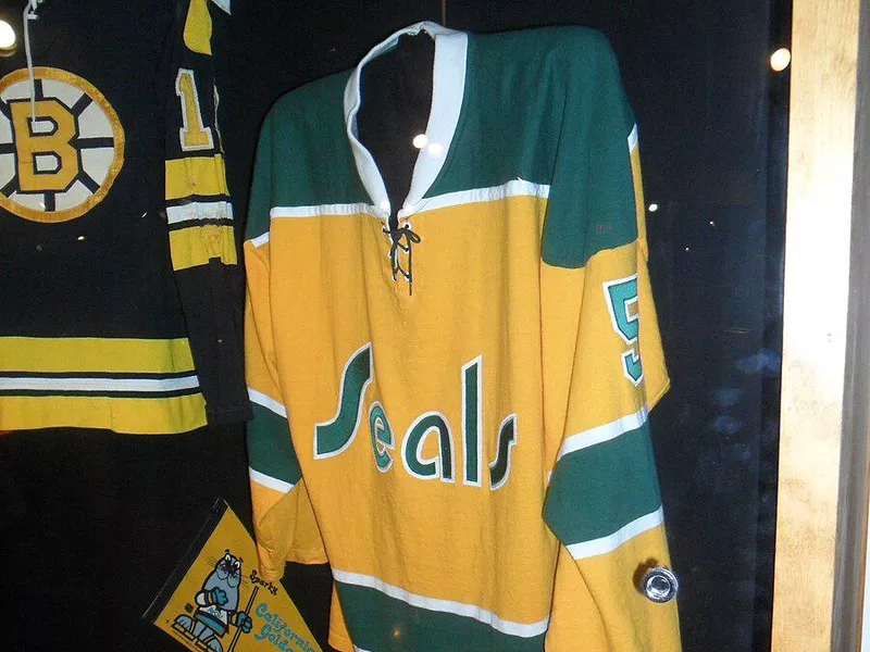 California Golden Seals uniform