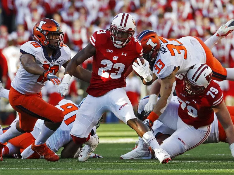 Wisconsin plays Illinois in 2016