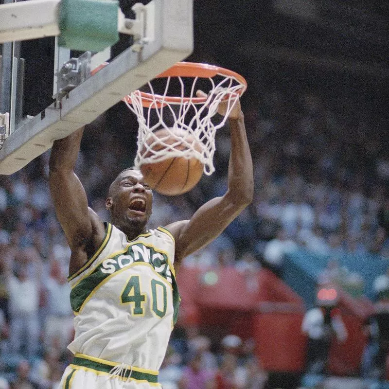 Shawn Kemp dunks