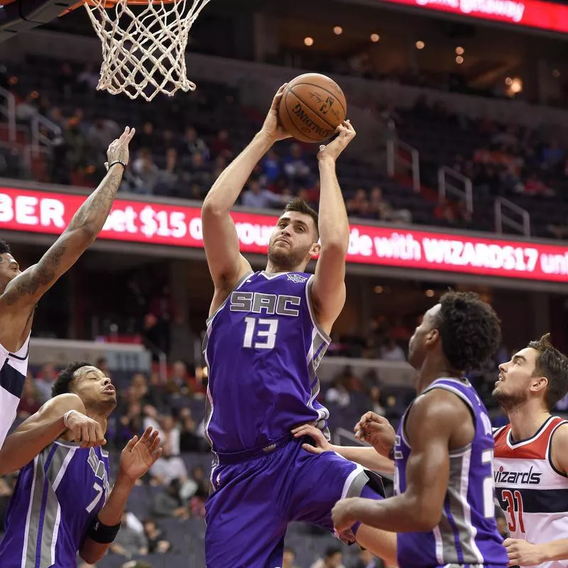 Georgios Papagiannis grabs ball