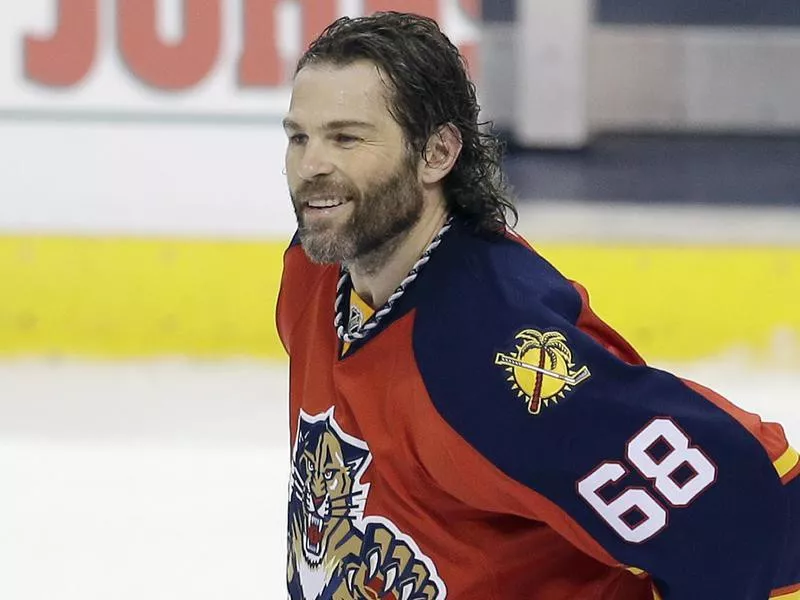 Jaromir Jagr greets fans