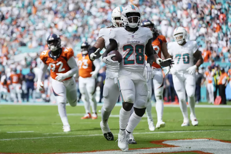 Miami Dolphins running back De'Von Achane