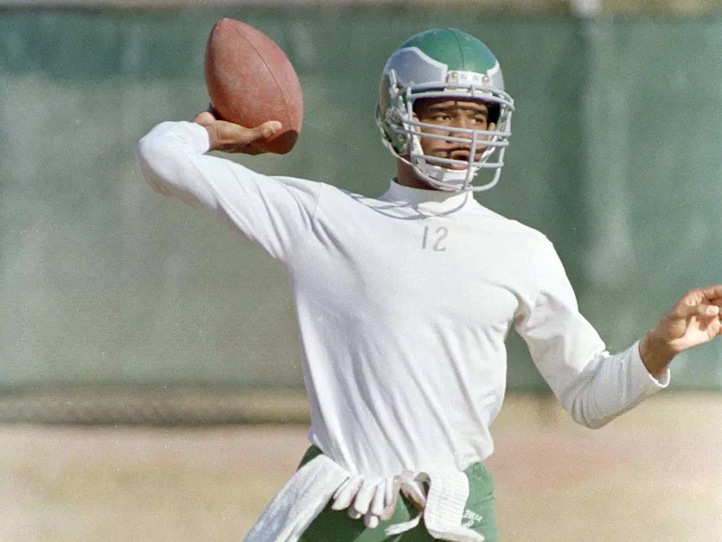 Randall Cunningham warming up in practice