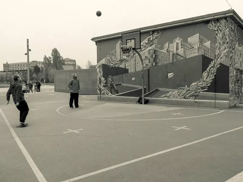 Men playing basketball at Gleisdreieck Park